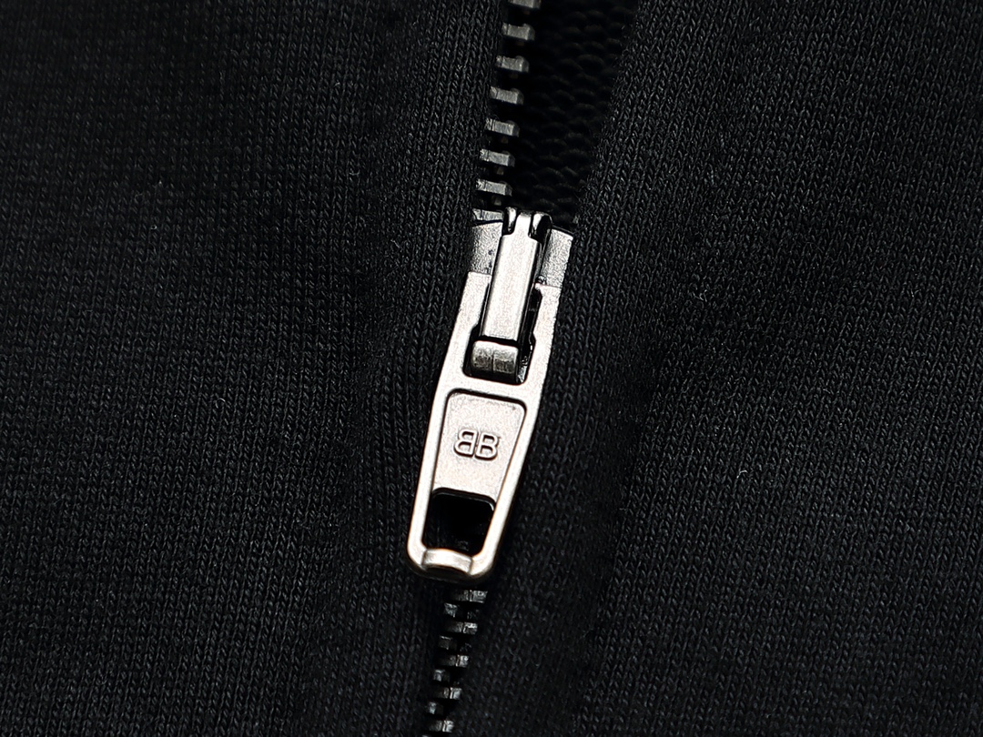 Parisian Balenciaga X GTA Duct Tape Chain Hoodie in Various Sizes and Colors - 图片 8