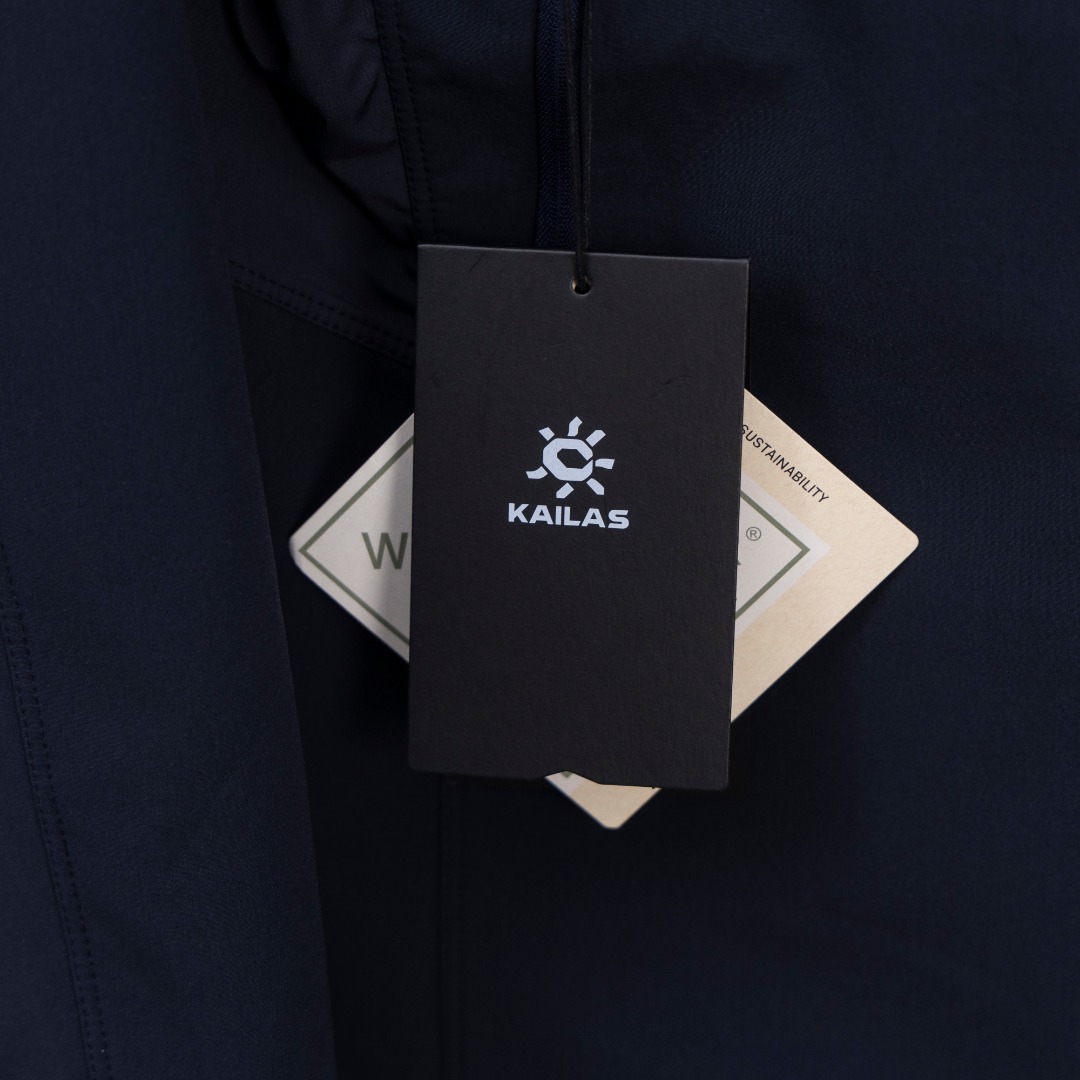 💰295（顶级版本 区别通货）
          
款式：KAILAS 凯乐石M8 IC-MAX纯色户外防水软壳全压胶冲锋衣外套夹克

颜色：图片色

尺码：S-XXL

面料：GORE-TEX 科技防水

辅料：全套定制辅料

无性别区分 男女同款