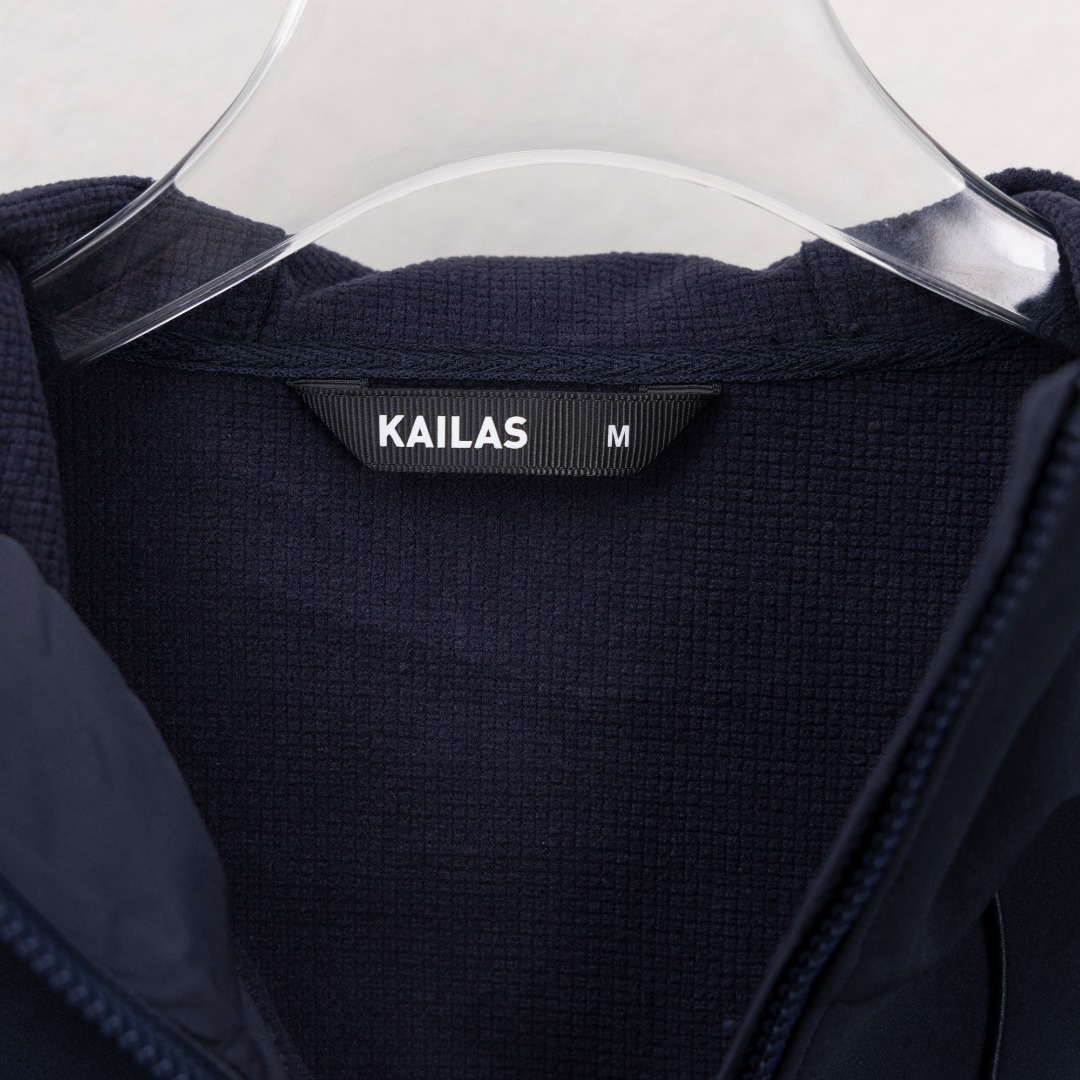💰295（顶级版本 区别通货）
          
款式：KAILAS 凯乐石M8 IC-MAX纯色户外防水软壳全压胶冲锋衣外套夹克

颜色：图片色

尺码：S-XXL

面料：GORE-TEX 科技防水

辅料：全套定制辅料

无性别区分 男女同款