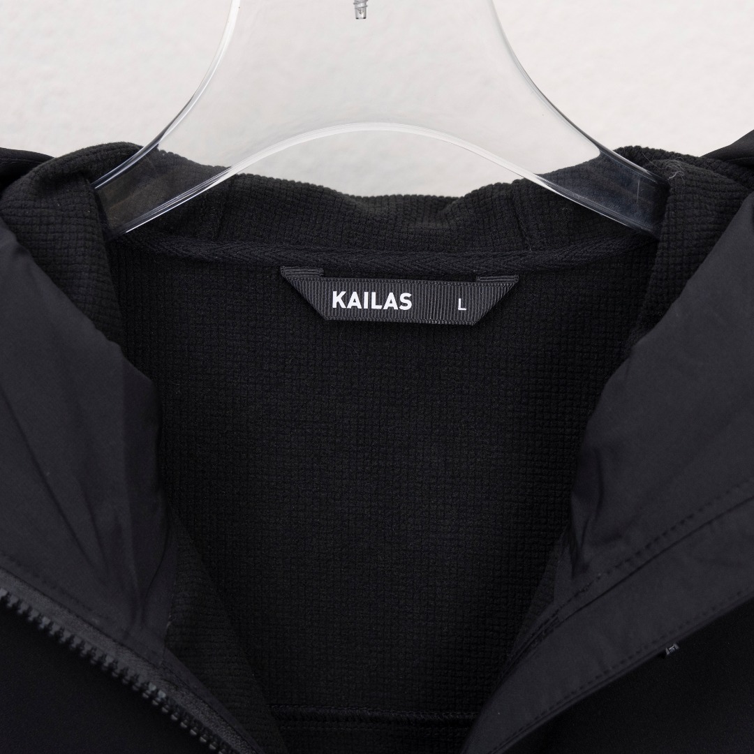💰295（顶级版本 区别通货）
          
款式：KAILAS 凯乐石M8 IC-MAX纯色户外防水软壳全压胶冲锋衣外套夹克

颜色：图片色

尺码：S-XXL

面料：GORE-TEX 科技防水

辅料：全套定制辅料

无性别区分 男女同款