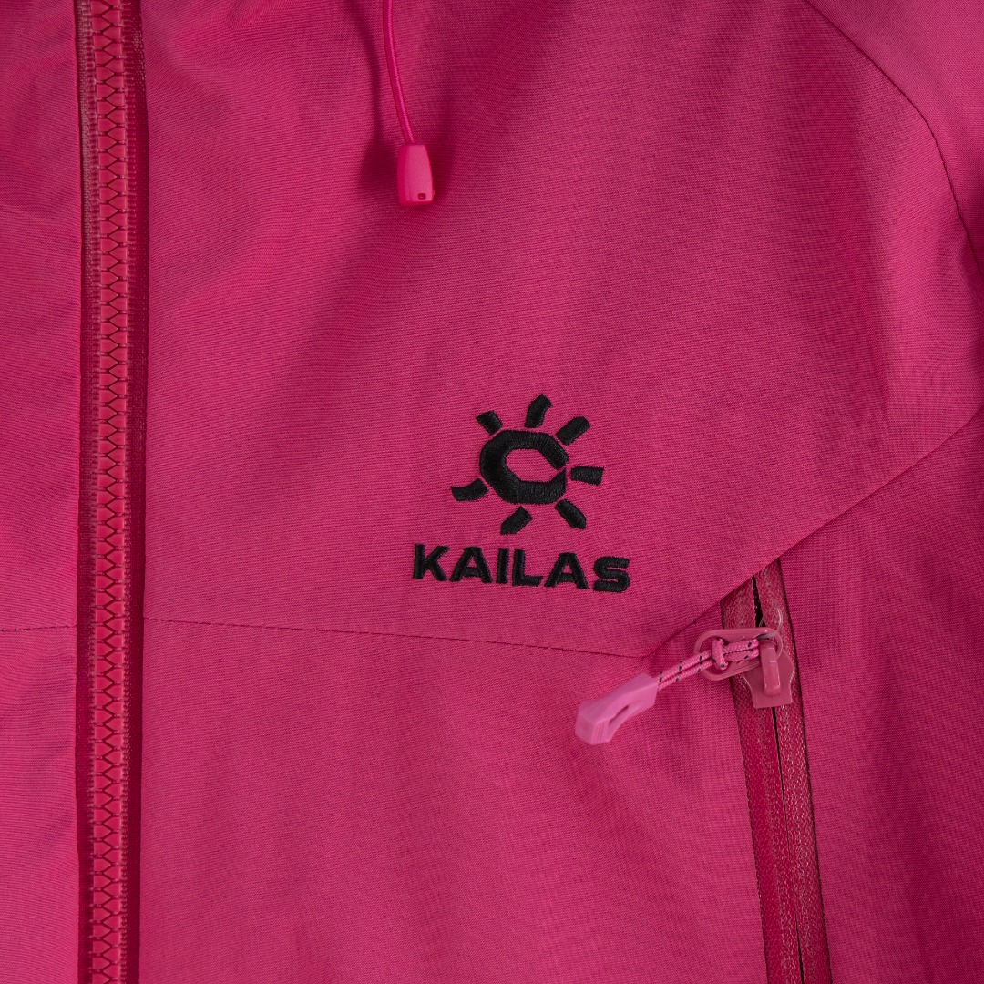 💰385（顶级版本 区别通货）
          
款式：凯乐石KAILAS  MONT-X 系列 运动户外全天候硬壳专业防水防风透气登山冲锋衣外套 

颜色：图片色

尺码：S-XXL

面料：GORE-TEX 科技防水

辅料：全套定制辅料

无性别区分 男女同款