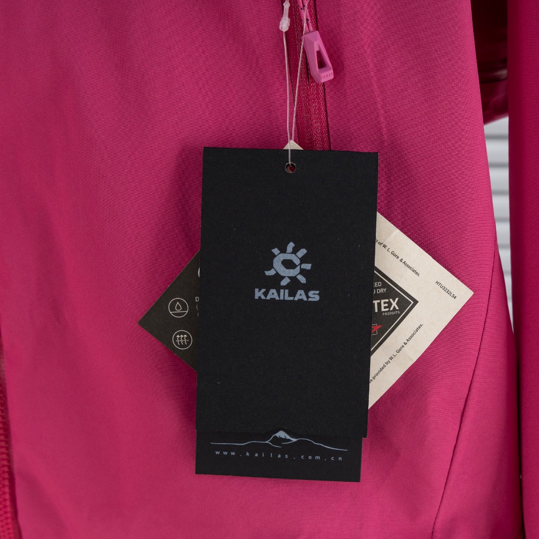 💰385（顶级版本 区别通货）
          
款式：凯乐石KAILAS  MONT-X 系列 运动户外全天候硬壳专业防水防风透气登山冲锋衣外套 

颜色：图片色

尺码：S-XXL

面料：GORE-TEX 科技防水

辅料：全套定制辅料

无性别区分 男女同款