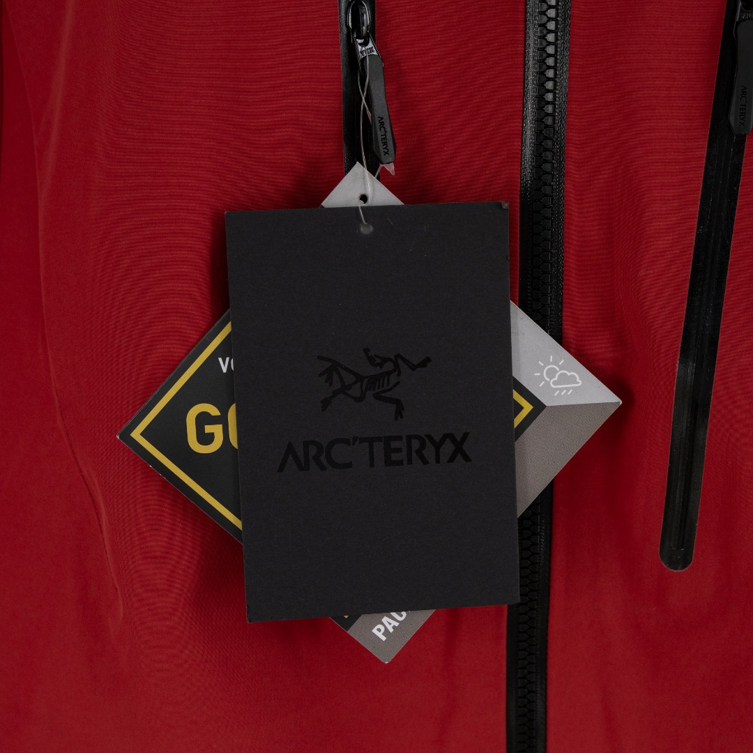 💰440（顶级版本 区别通货）
          
款式：Arcteryx始祖鸟 Alpha系列 Sv 第7代 GORE-TEX Pro户外防水硬壳全压胶冲锋衣外套夹克（内置搜救器）

颜色：图片色

尺码：S-XXL

面料：GORE-TEX 科技防水

辅料：全套定制辅料

无性别区分 男女同款