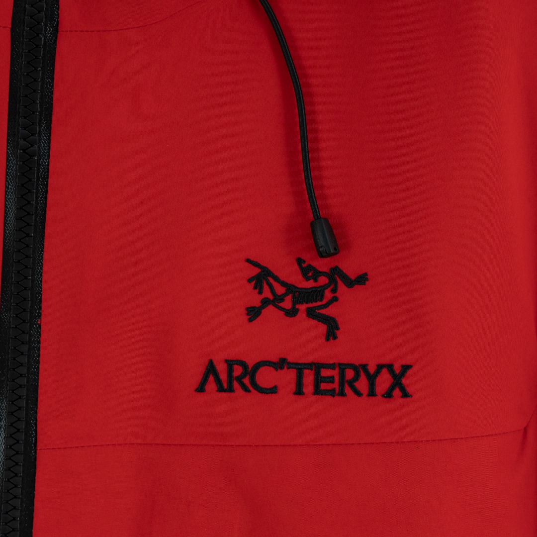 💰440（顶级版本 区别通货）
          
款式：Arcteryx始祖鸟 Alpha系列 Sv 第7代 GORE-TEX Pro户外防水硬壳全压胶冲锋衣外套夹克（内置搜救器）

颜色：图片色

尺码：S-XXL

面料：GORE-TEX 科技防水

辅料：全套定制辅料

无性别区分 男女同款