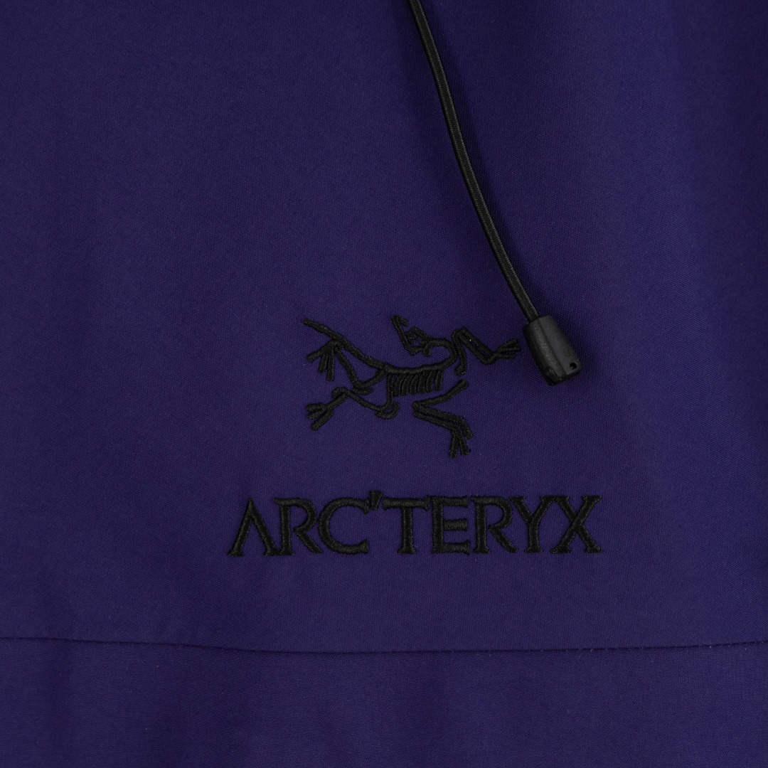 💰440（顶级版本 区别通货）
          
款式：Arcteryx始祖鸟 Alpha系列 Sv 第7代 GORE-TEX Pro户外防水硬壳全压胶冲锋衣外套夹克（内置搜救器）

颜色：图片色

尺码：S-XXL

面料：GORE-TEX 科技防水

辅料：全套定制辅料

无性别区分 男女同款