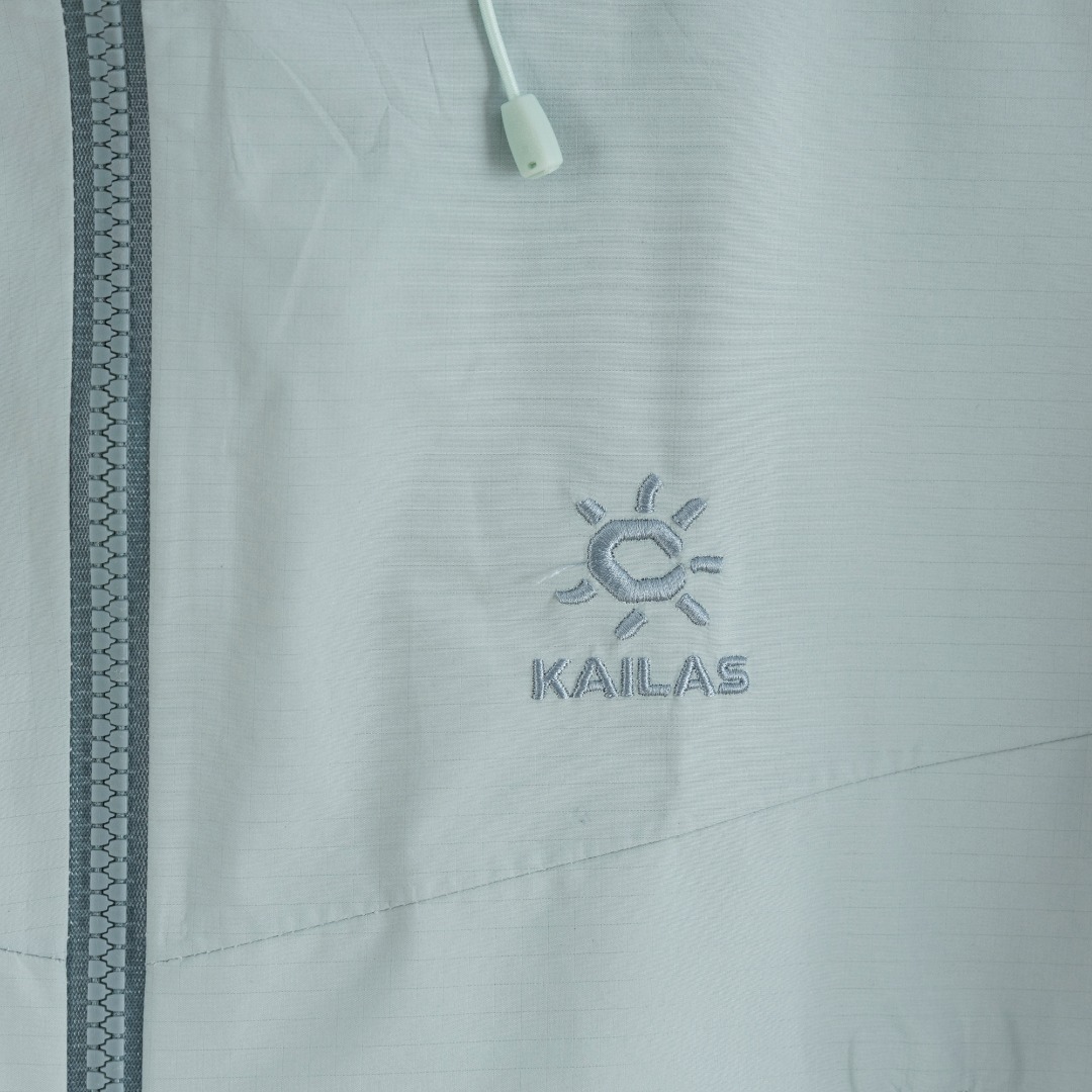 💰440（顶级版本 区别通货）
          
款式：凯乐石KAILAS LT 博格达 系列 运动户外全天候硬壳专业防水防风透气登山冲锋衣外套 

颜色：图片色

尺码：S-XXL

面料：GORE-TEX 科技防水

辅料：全套定制辅料

无性别区分 男女同款
