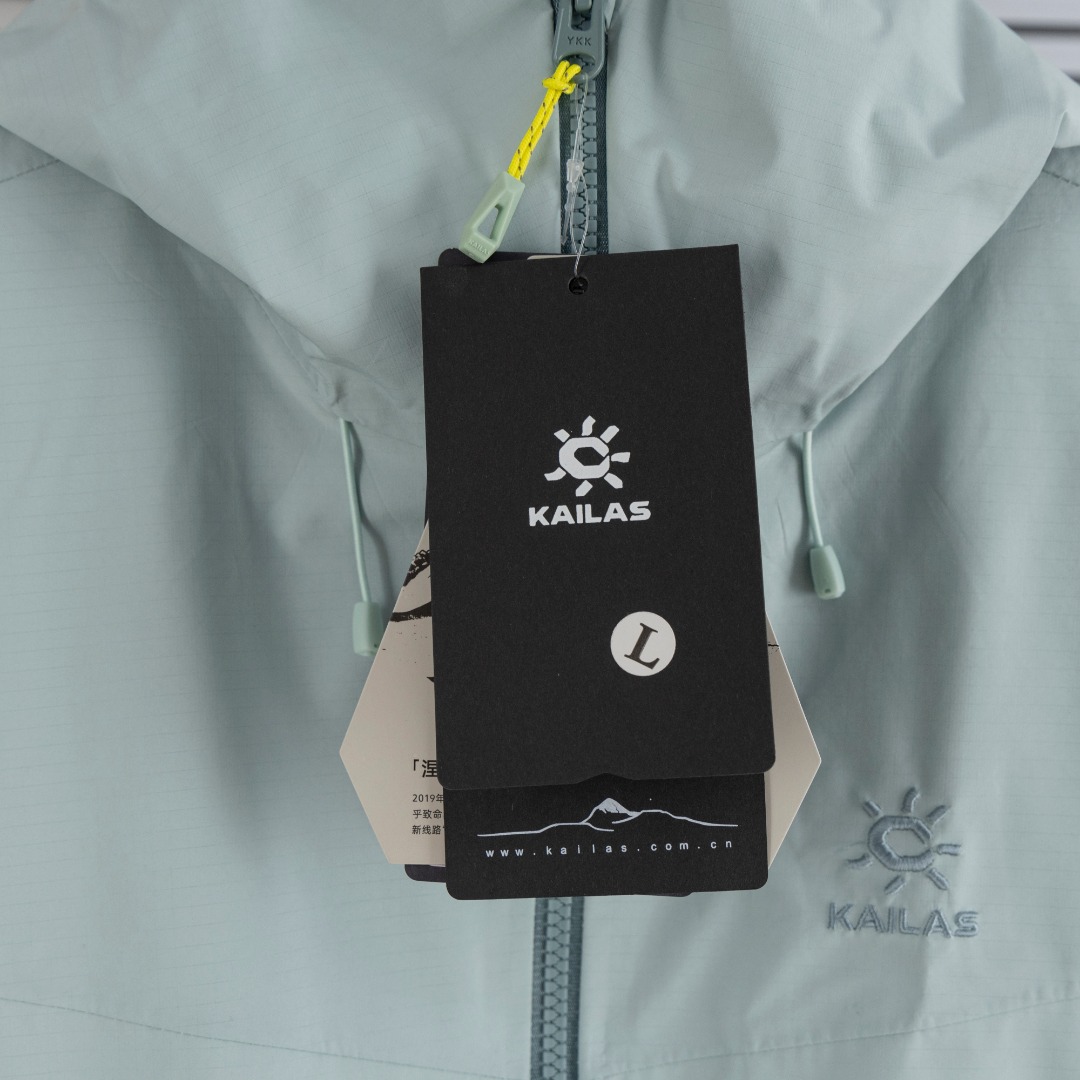 💰440（顶级版本 区别通货）
          
款式：凯乐石KAILAS LT 博格达 系列 运动户外全天候硬壳专业防水防风透气登山冲锋衣外套 

颜色：图片色

尺码：S-XXL

面料：GORE-TEX 科技防水

辅料：全套定制辅料

无性别区分 男女同款
