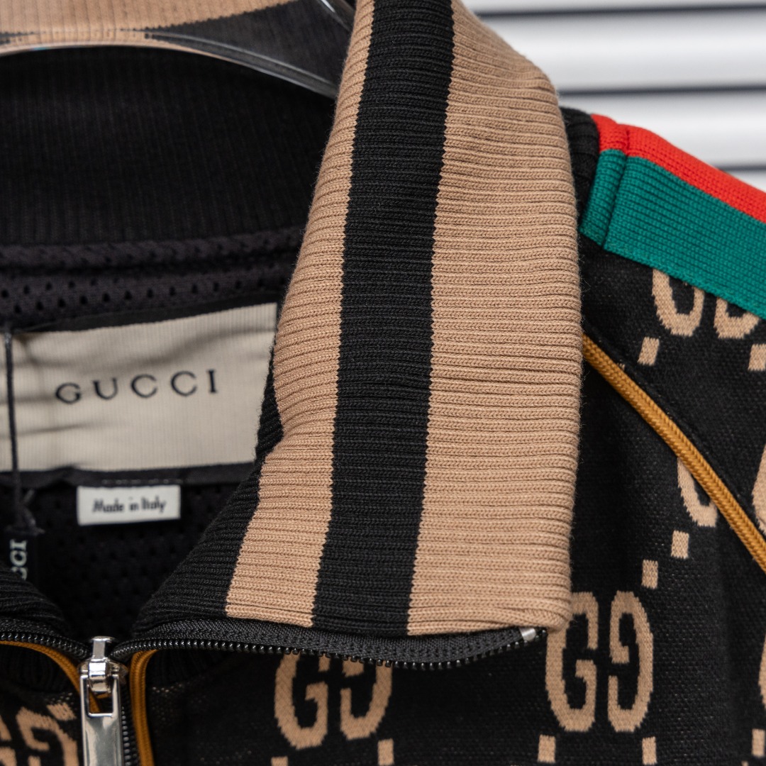 Gucci 款式：古驰Gucci 满印撞色织带拼接外套