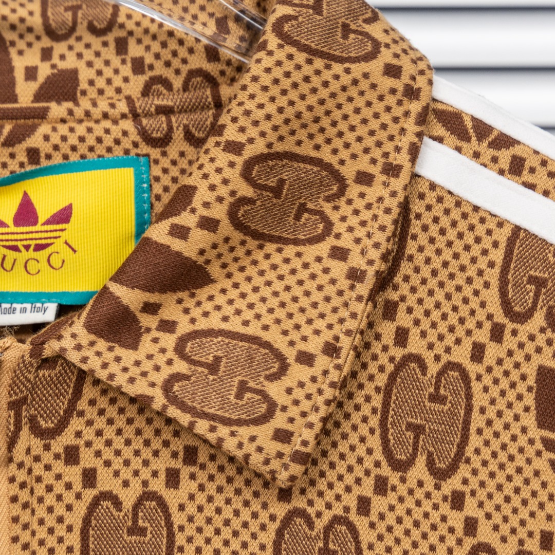 Gucci 款式：古驰Gucci联名三叶草 满印提花外套