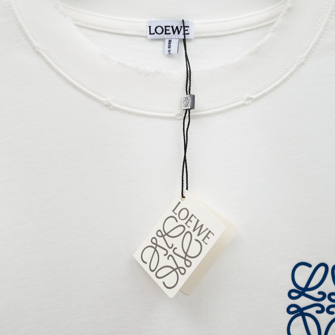 Loewe 款式：罗意威LOEWE做旧破洞发泡工艺短袖
