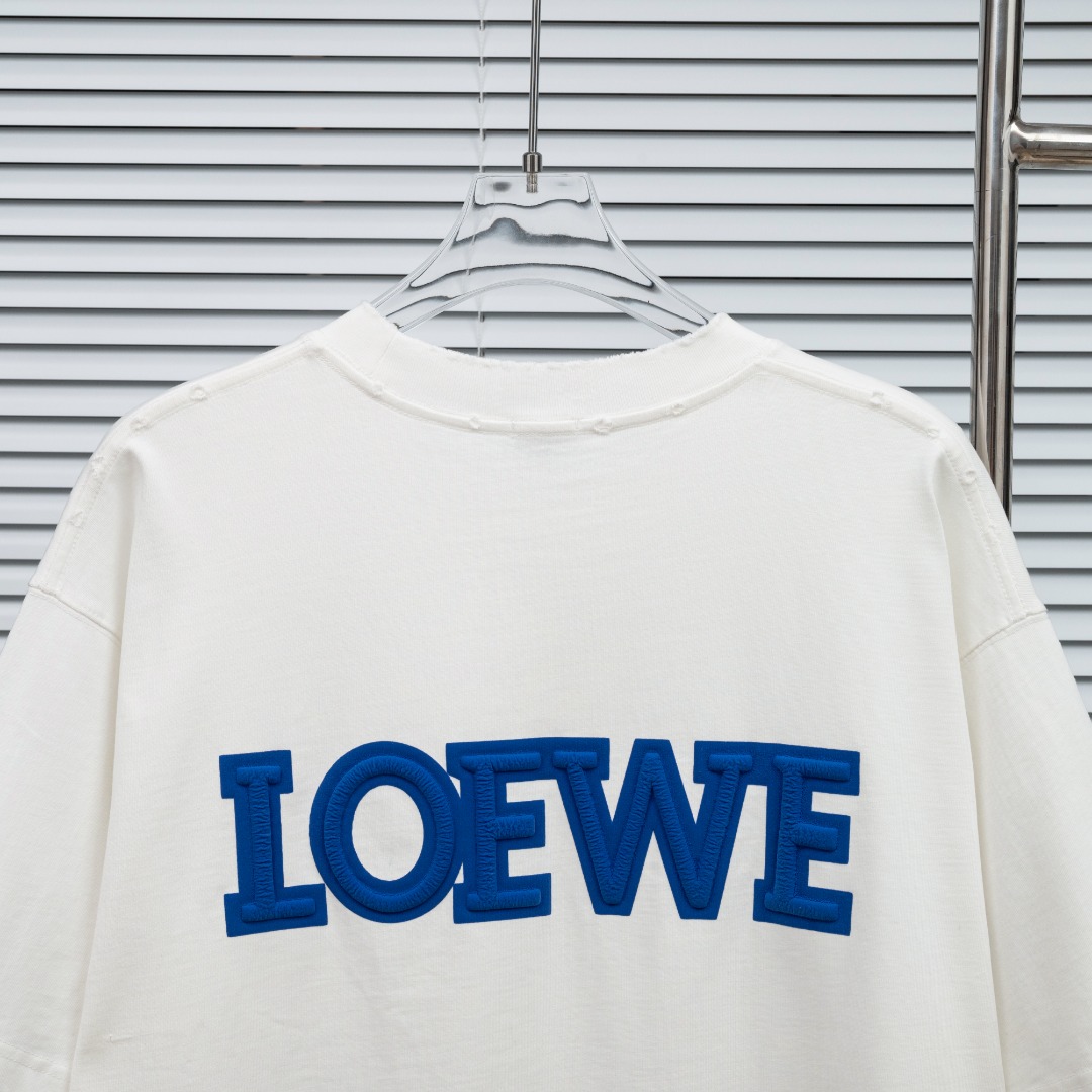 Loewe 款式：罗意威LOEWE做旧破洞发泡工艺短袖