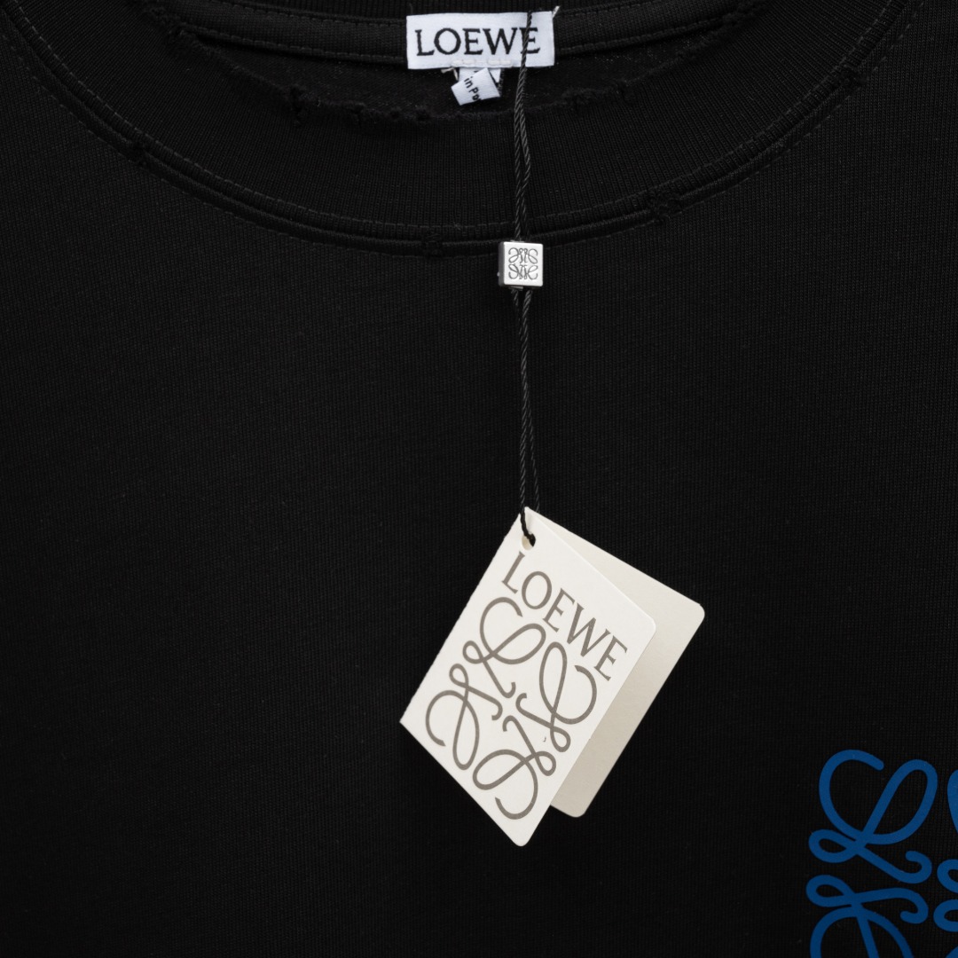 Loewe 款式：罗意威LOEWE做旧破洞发泡工艺短袖