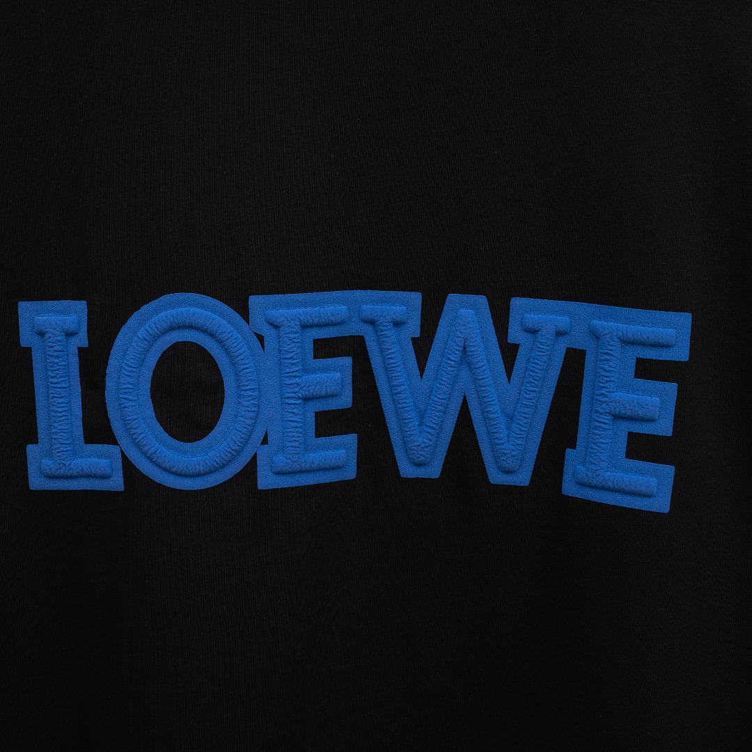Loewe 款式：罗意威LOEWE做旧破洞发泡工艺短袖