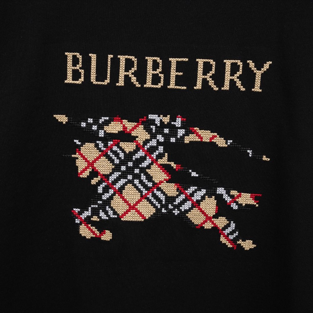 Burberry 款式：巴宝莉BBR镂空战马刺绣工艺短袖