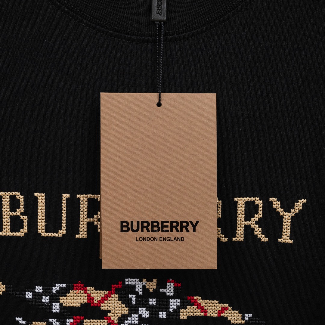 Burberry 款式：巴宝莉BBR镂空战马刺绣工艺短袖