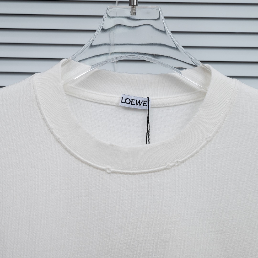 Loewe 款式：罗意威LOEWE做旧破洞定制立体压胶工艺短袖