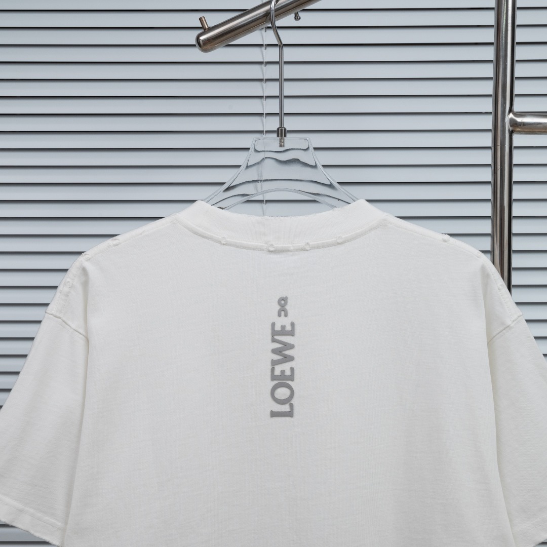 Loewe 款式：罗意威LOEWE做旧破洞定制立体压胶工艺短袖