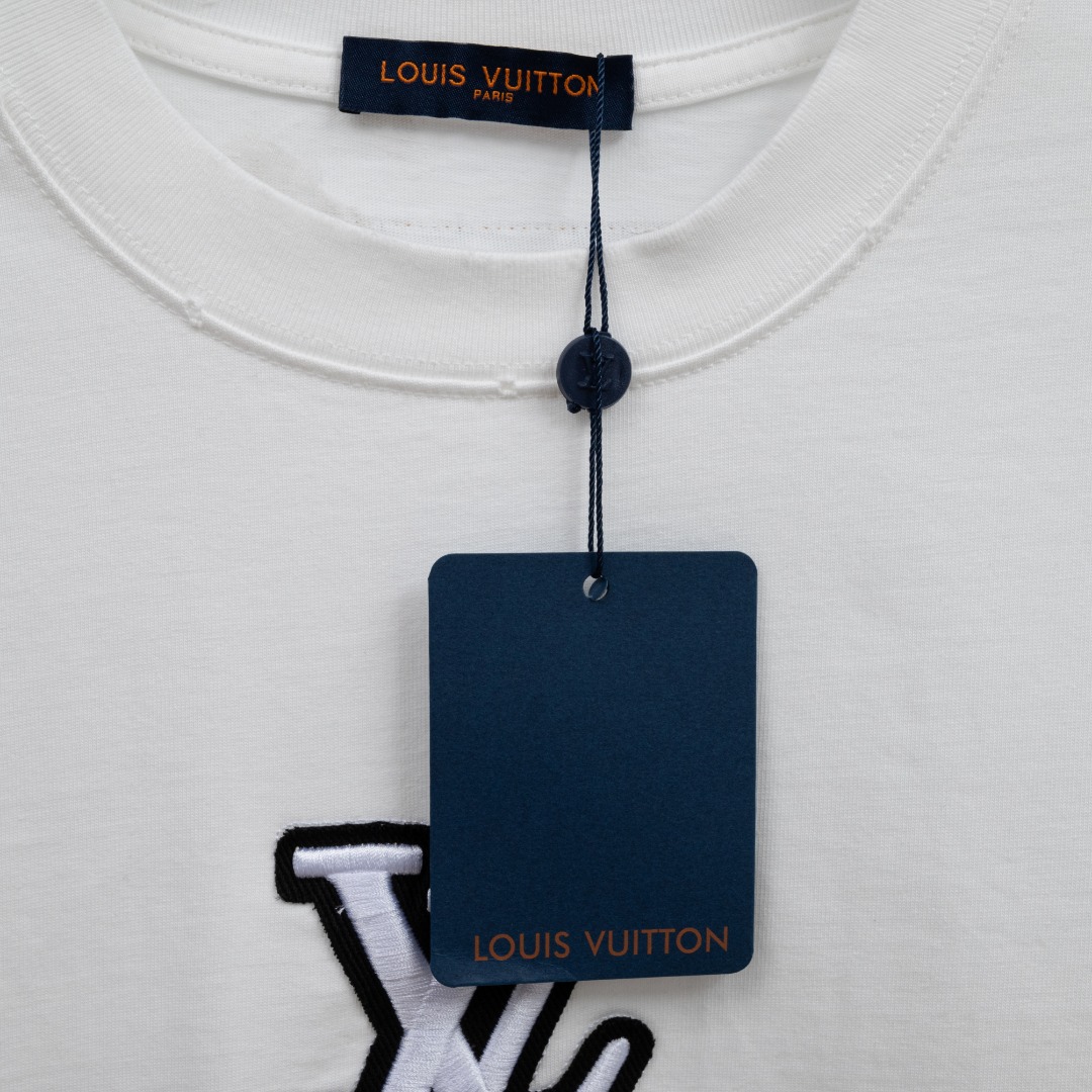 Louis Vuitton 款式：路易威登LV做旧破洞 3D立体刺绣工艺短袖
