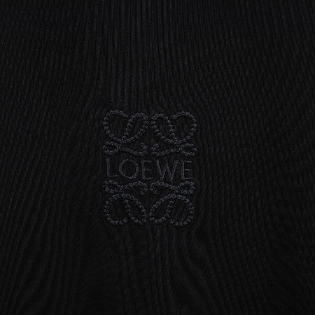 Loewe 款式：罗意威LOEWE做旧破洞植绒前片破洞毛边贴布工艺短袖