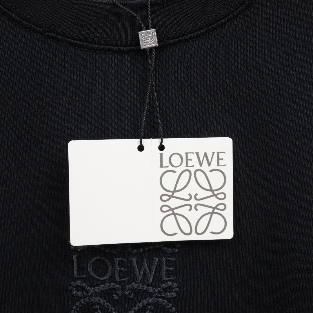 Loewe 款式：罗意威LOEWE做旧破洞植绒前片破洞毛边贴布工艺短袖