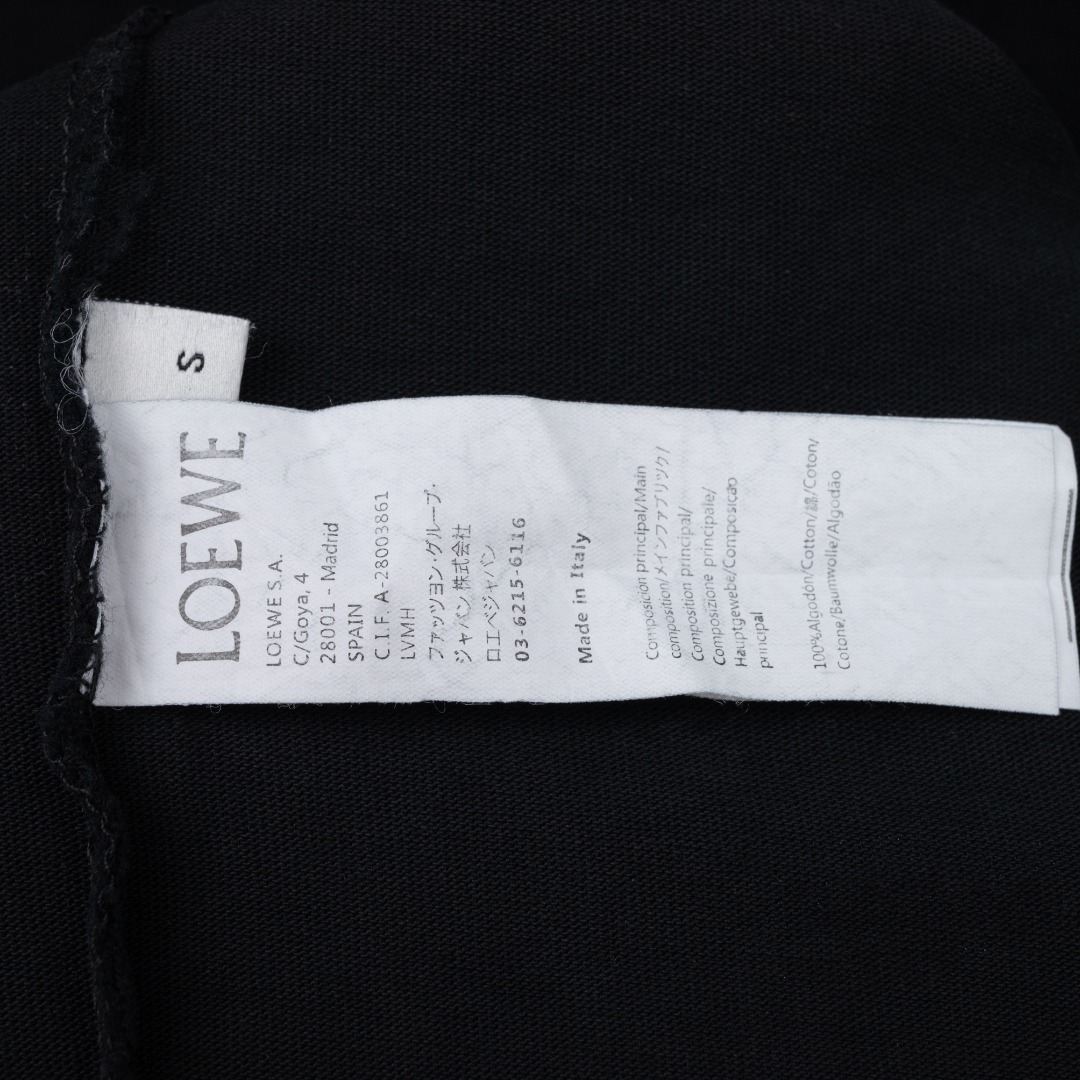 Loewe 款式：罗意威LOEWE做旧破洞植绒前片破洞毛边贴布工艺短袖