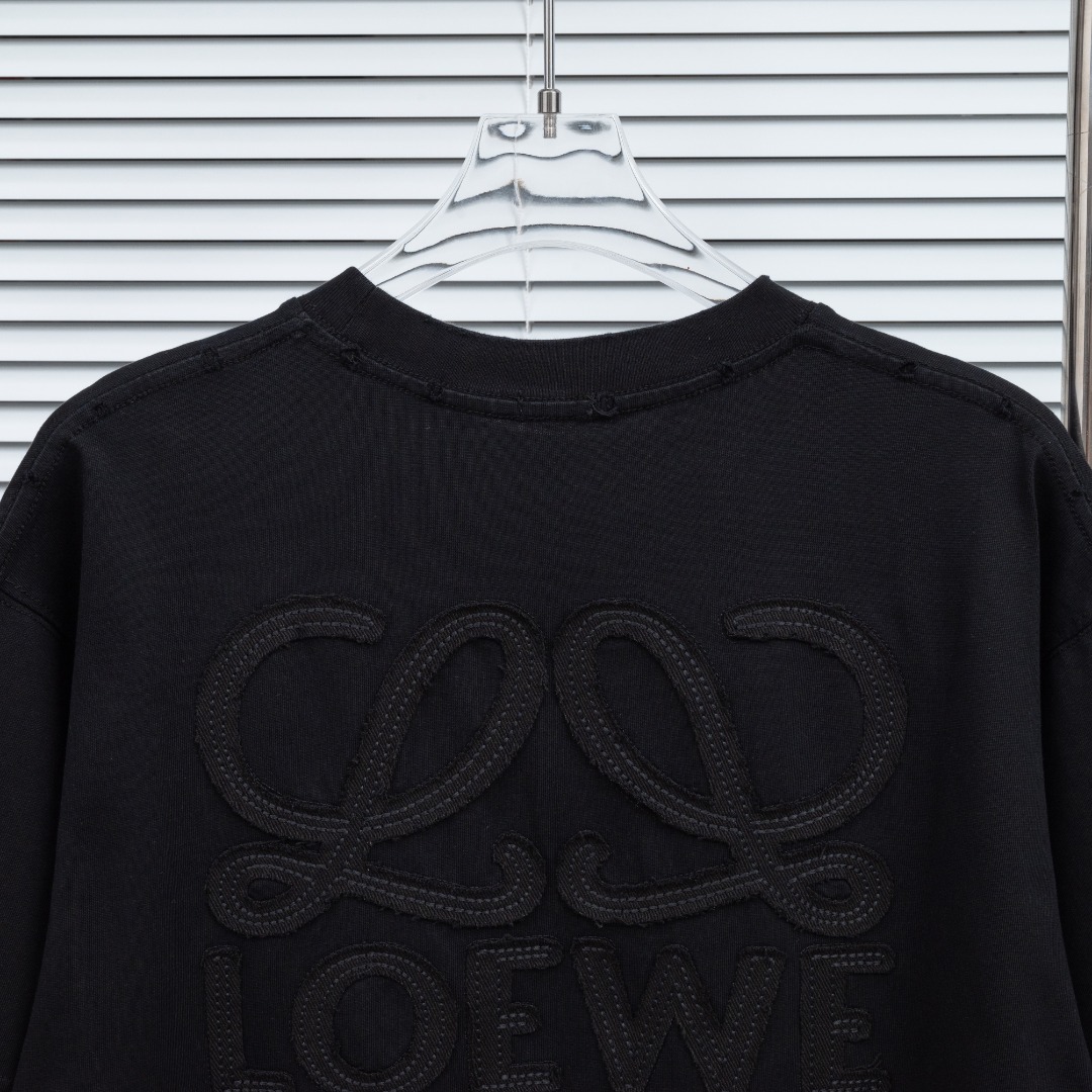 Loewe 款式：罗意威LOEWE做旧破洞植绒前片破洞毛边贴布工艺短袖