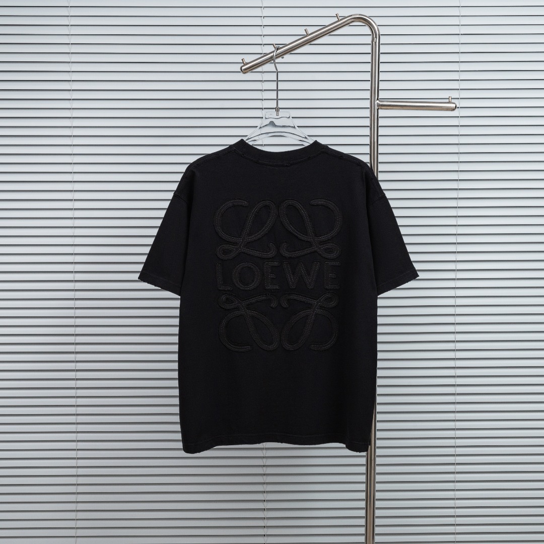 Loewe 款式：罗意威LOEWE做旧破洞植绒前片破洞毛边贴布工艺短袖