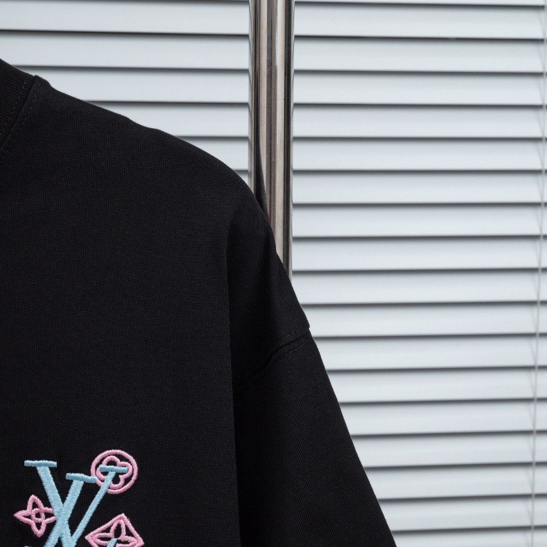 Louis Vuitton 款式：路易威登LV破洞彩色渐变溶解刺绣工艺短袖