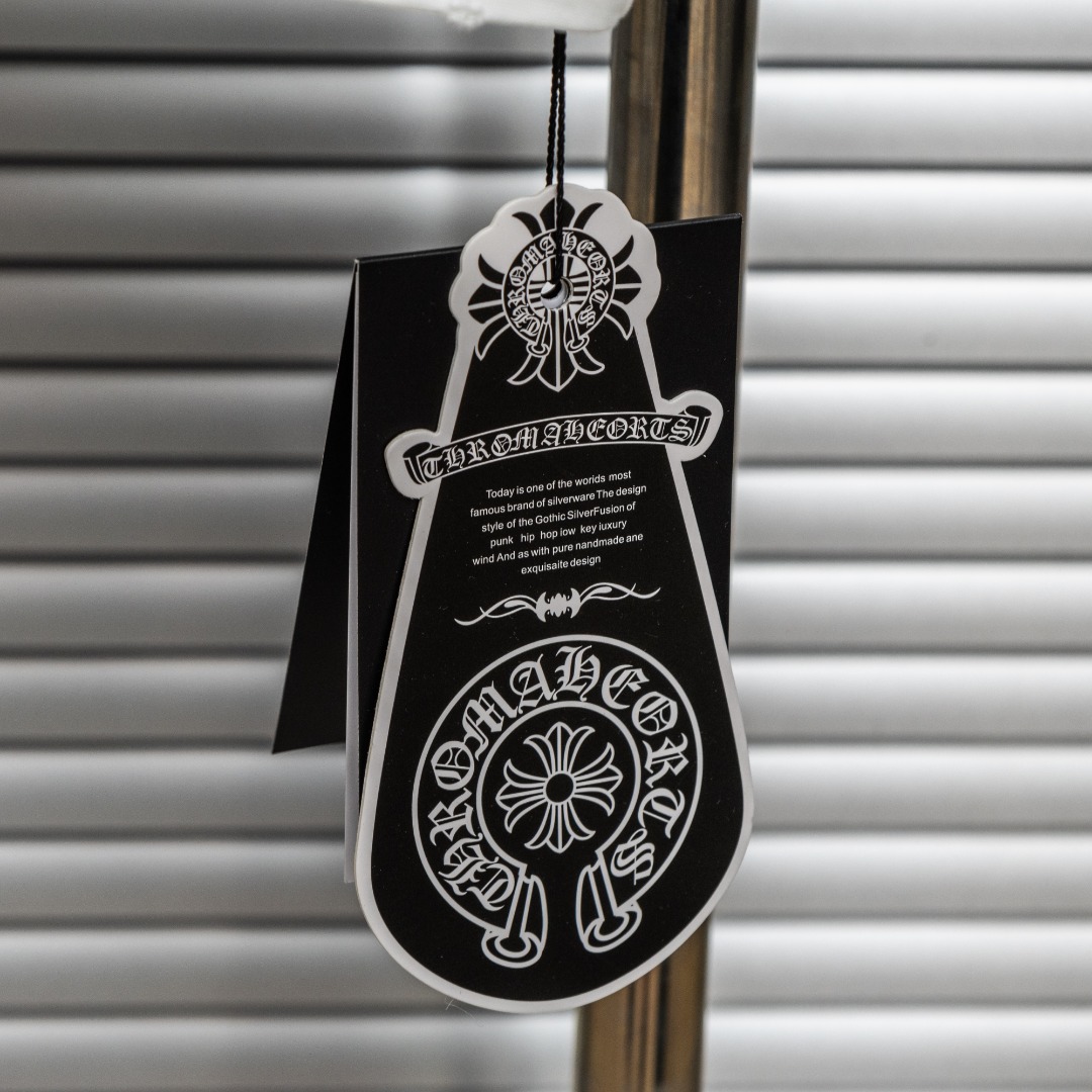 Chrome Hearts 款式：克罗心CH做旧破洞彩色花卉贴布刺绣工艺短袖