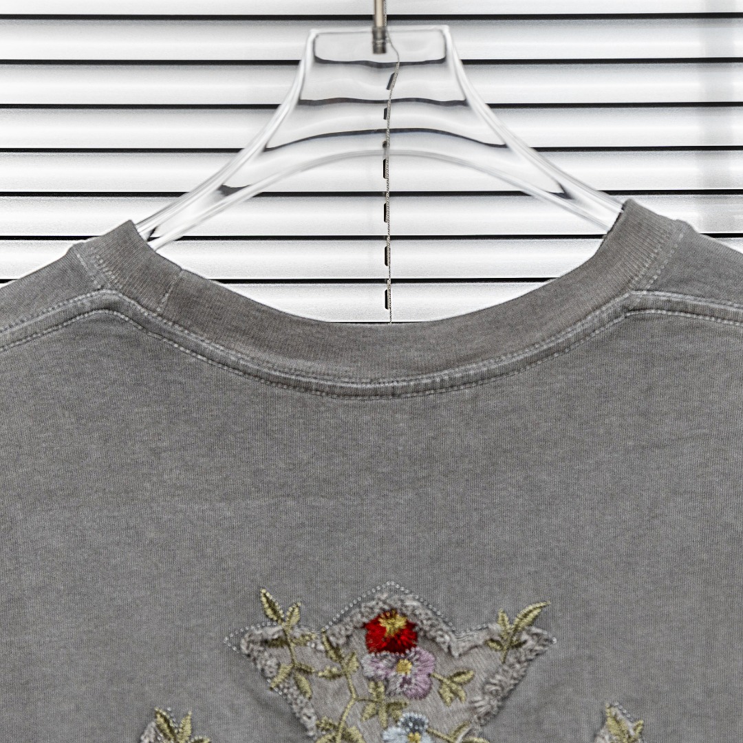 Chrome Hearts 款式：克罗心CH做旧破十字架花卉刺绣磨边工艺短袖