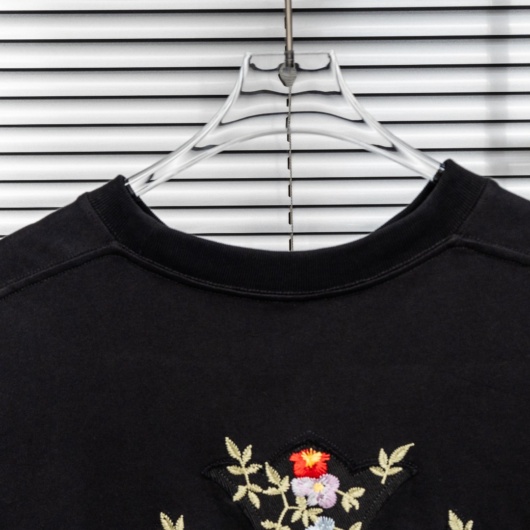 Chrome Hearts 款式：克罗心CH做旧破十字架花卉刺绣磨边工艺短袖