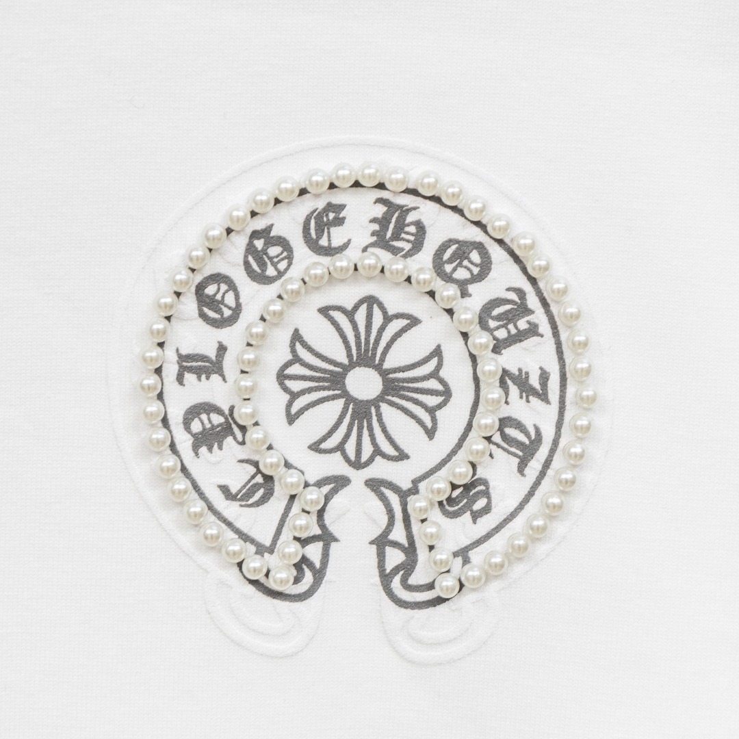 Chrome Hearts 款式：克罗心CH梵文LOGO手工钉珠多工艺短袖