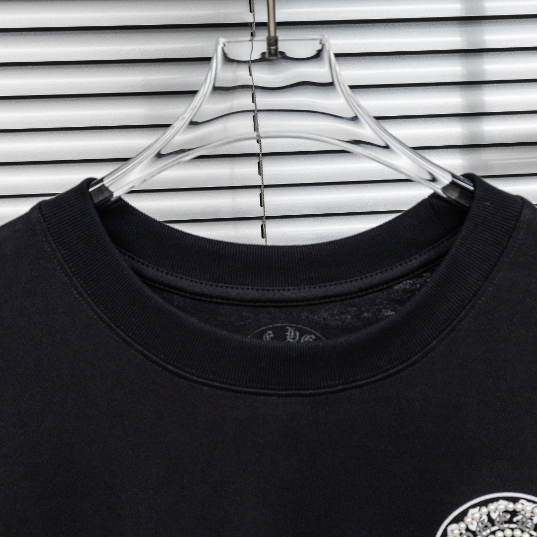 Chrome Hearts 款式：克罗心CH梵文LOGO手工钉珠多工艺短袖