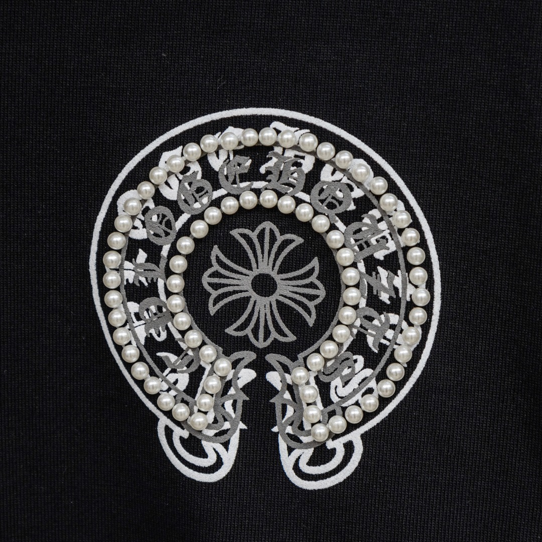 Chrome Hearts 款式：克罗心CH梵文LOGO手工钉珠多工艺短袖