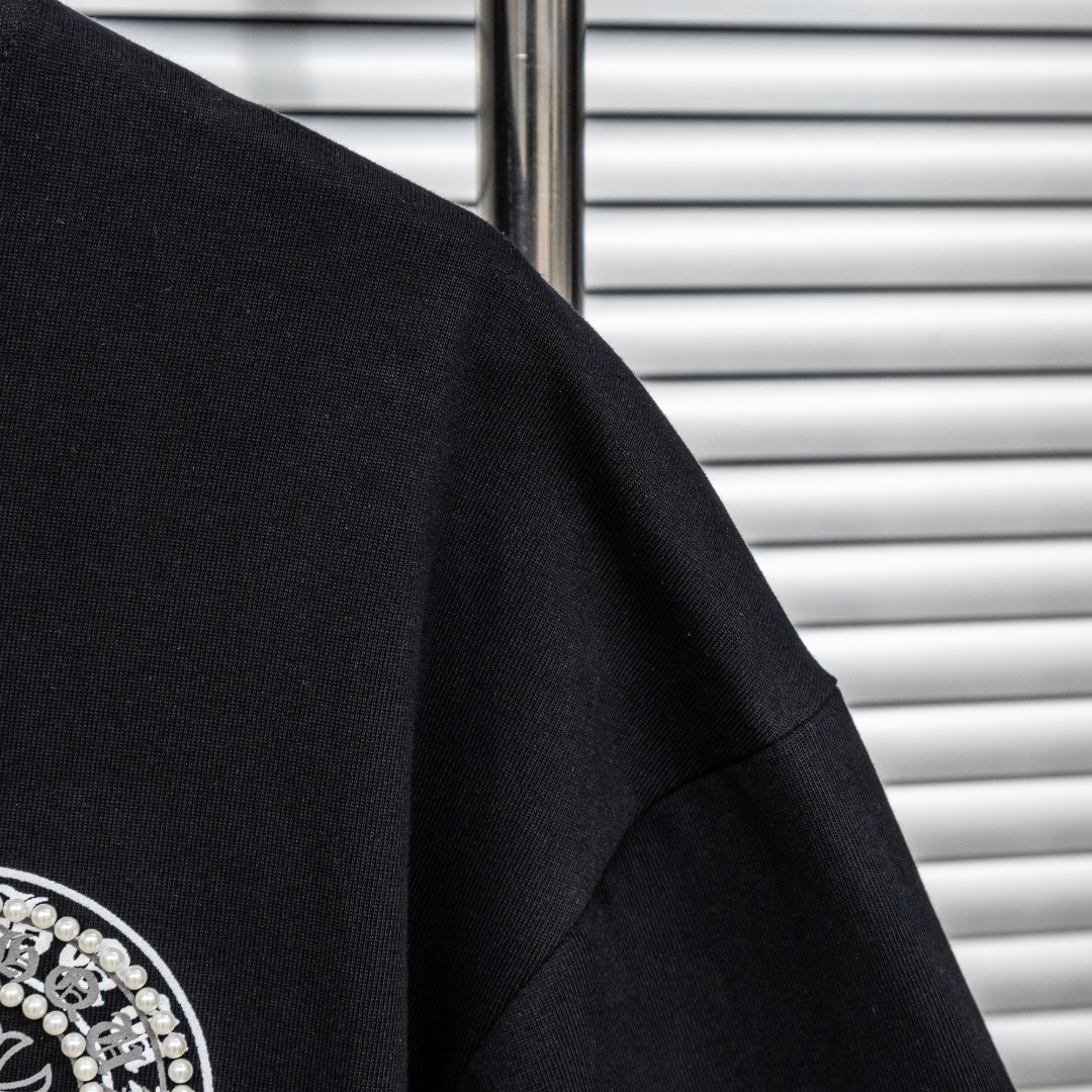 Chrome Hearts 款式：克罗心CH梵文LOGO手工钉珠多工艺短袖