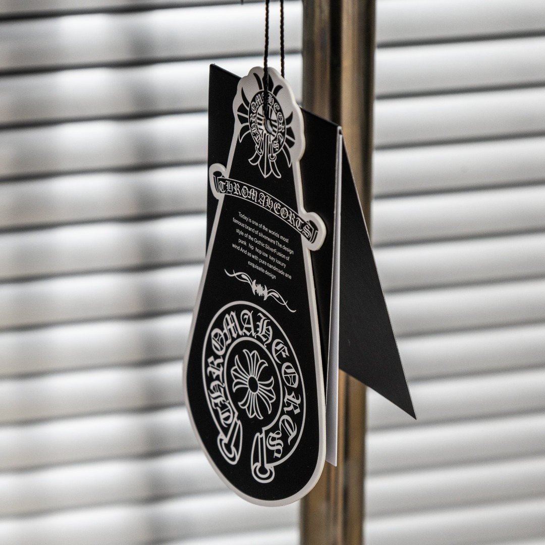 Chrome Hearts 款式：克罗心CH梵文LOGO手工钉珠多工艺短袖