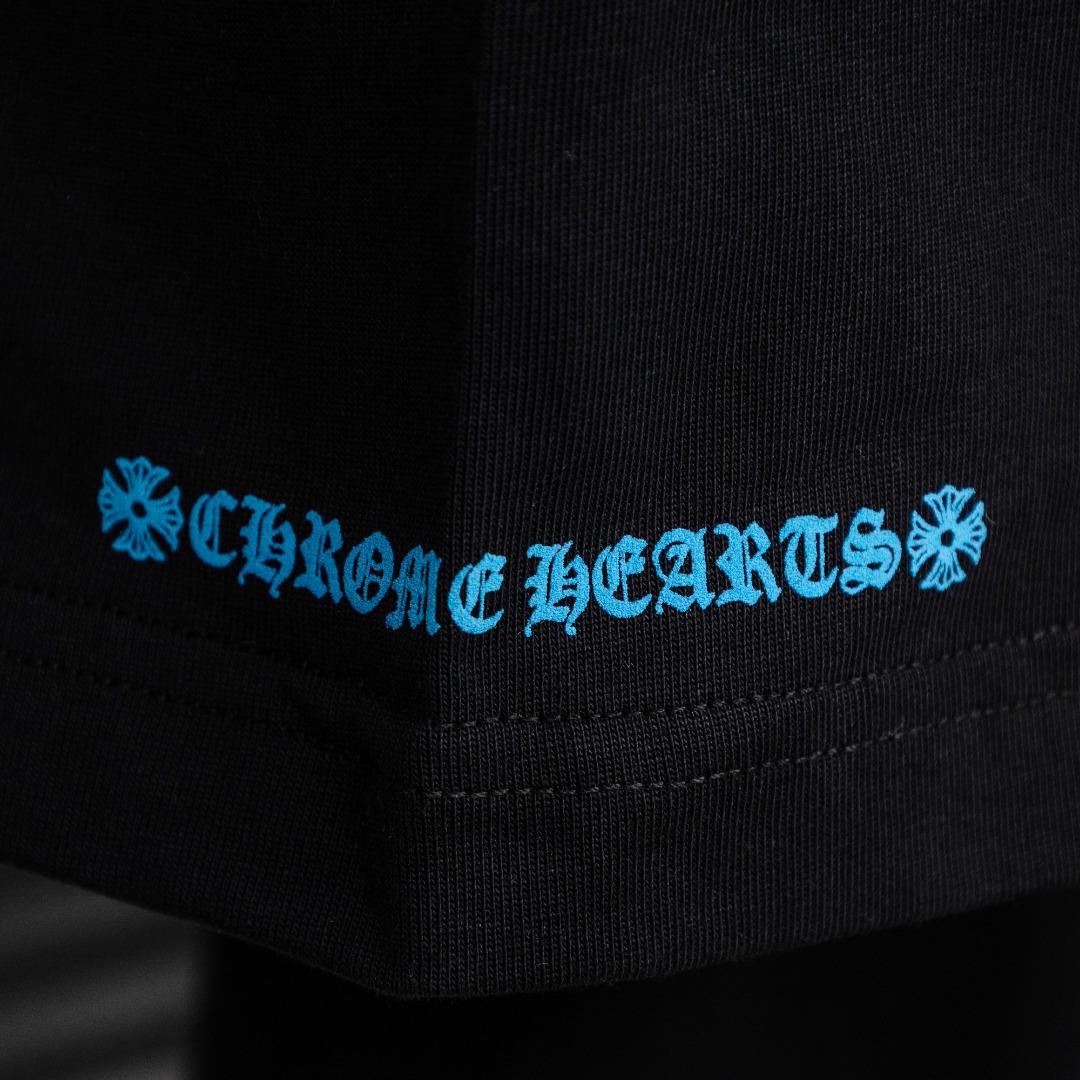 Chrome Hearts 款式：克罗心CH梵文渐变植绒小口袋工艺短袖