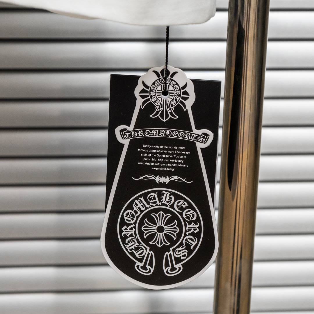 Chrome Hearts 款式：克罗心CH定制金属十字架贴布工艺短袖