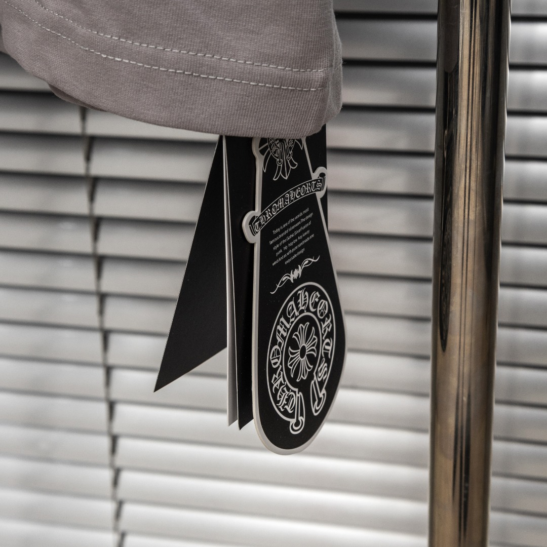 Chrome Hearts 款式：克罗心CH定制金属十字架贴布工艺短袖