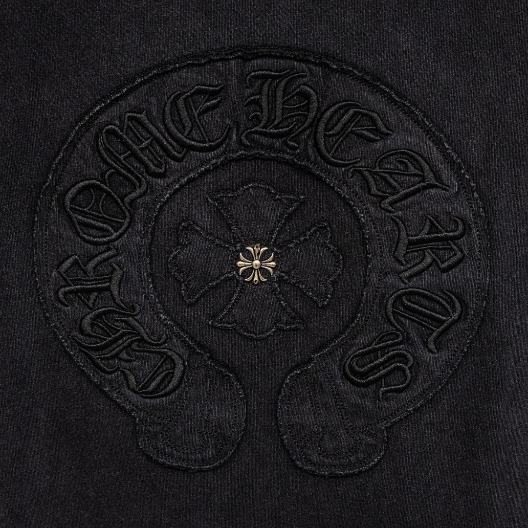 Chrome Hearts 款式：克罗心CH做旧定制金属十字架贴布工艺短袖