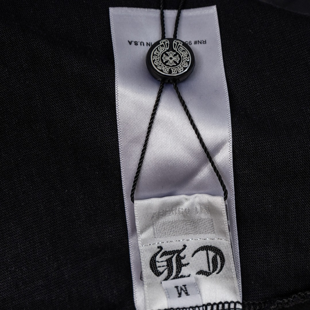 Chrome Hearts 款式：克罗心CH做旧定制金属十字架贴布工艺短袖
