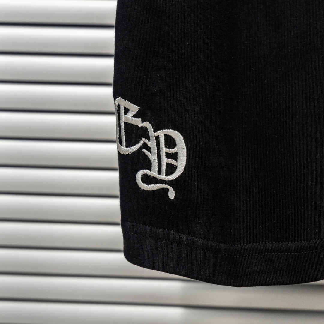 Chrome Hearts 款式：克罗心CH贴布金属工艺十字架刺绣工艺短袖