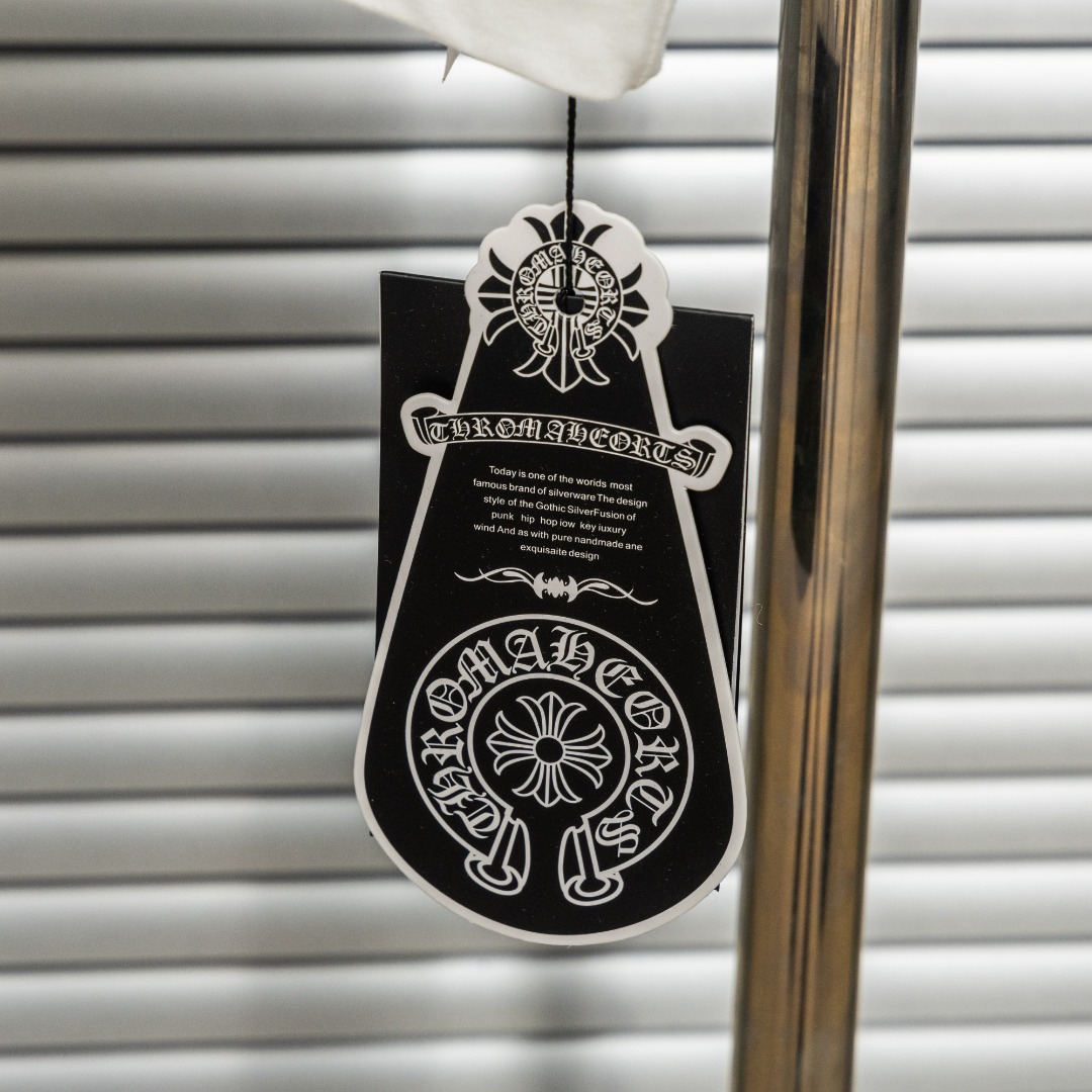 Chrome Hearts 款式：克罗心CH十字架贴布皮标马蹄刺绣工艺短袖
