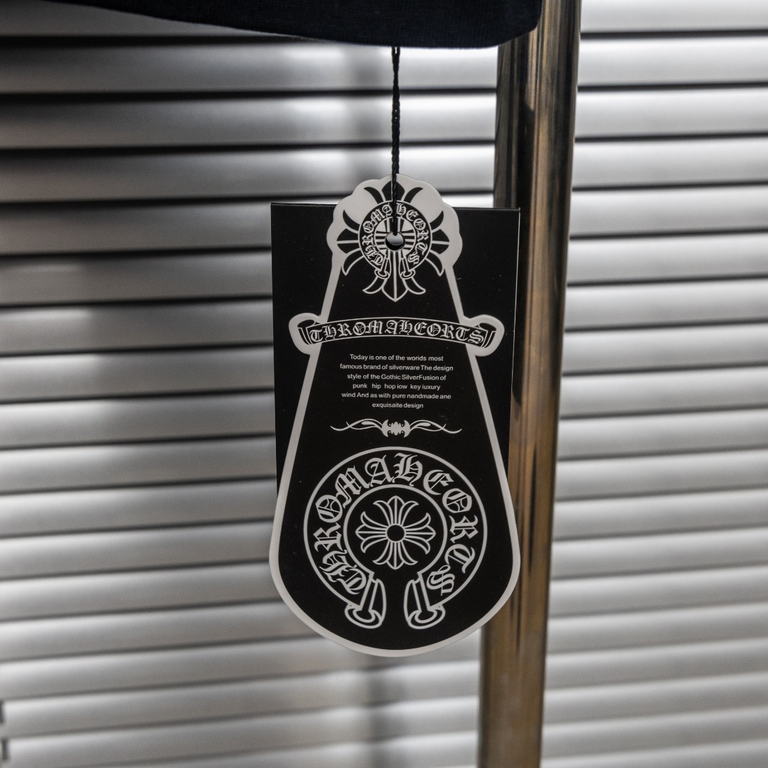 Chrome Hearts 款式：克罗心CH十字架贴布皮标马蹄刺绣工艺短袖