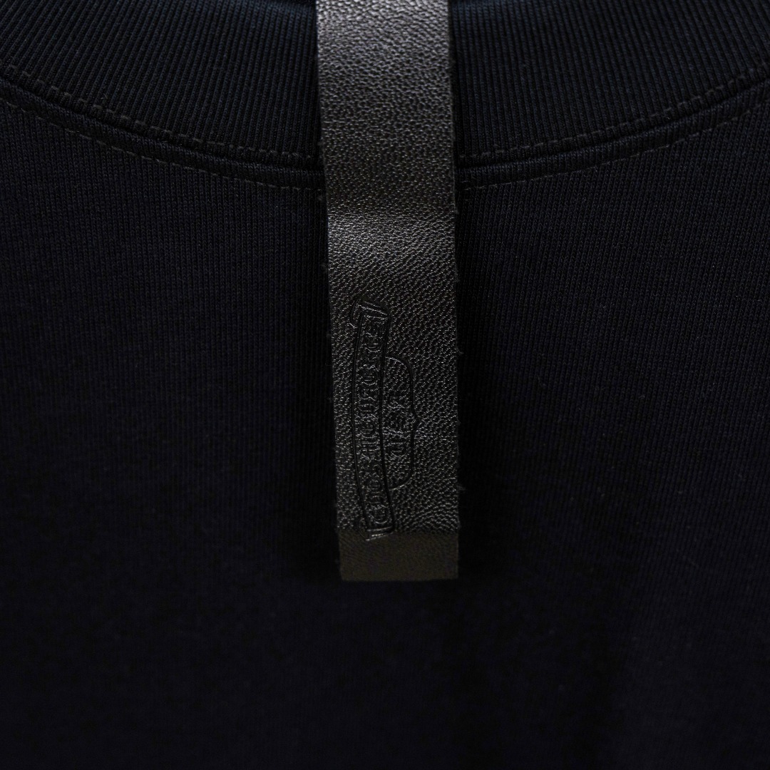 Chrome Hearts 款式：克罗心CH十字架贴布皮标马蹄刺绣工艺短袖