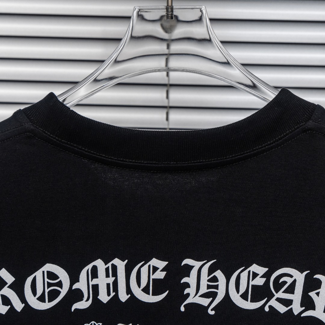 Chrome Hearts 款式：克罗心CH梵文马蹄小口袋植绒印花工艺短袖