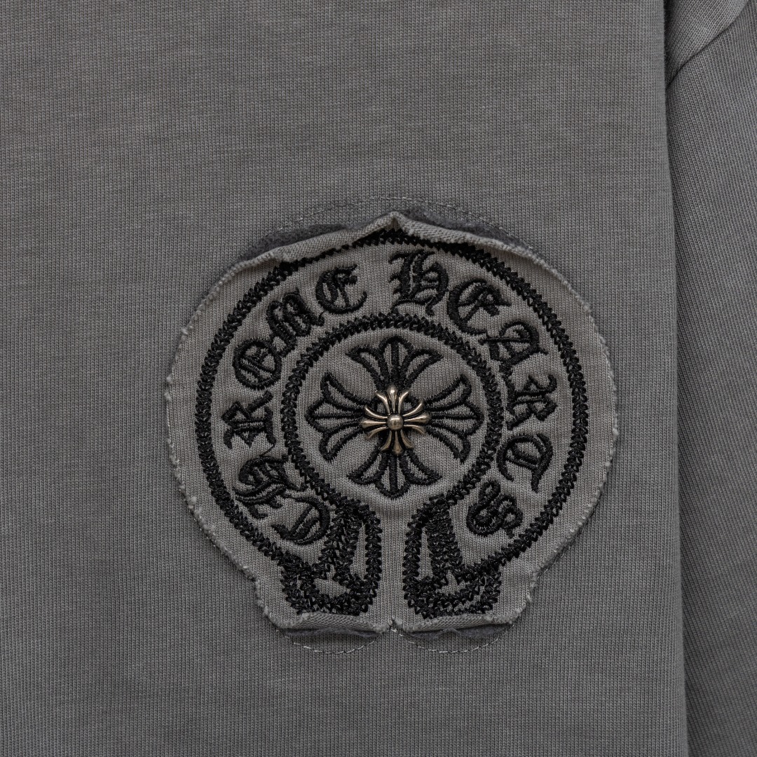 Chrome Hearts 款式：克罗心CH梵文马蹄贴布做旧水洗重工艺短袖
