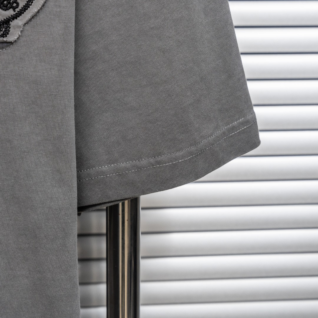 Chrome Hearts 款式：克罗心CH梵文马蹄贴布做旧水洗重工艺短袖