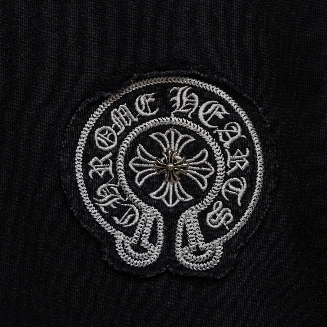 Chrome Hearts 款式：克罗心CH梵文马蹄贴布做旧水洗重工艺短袖