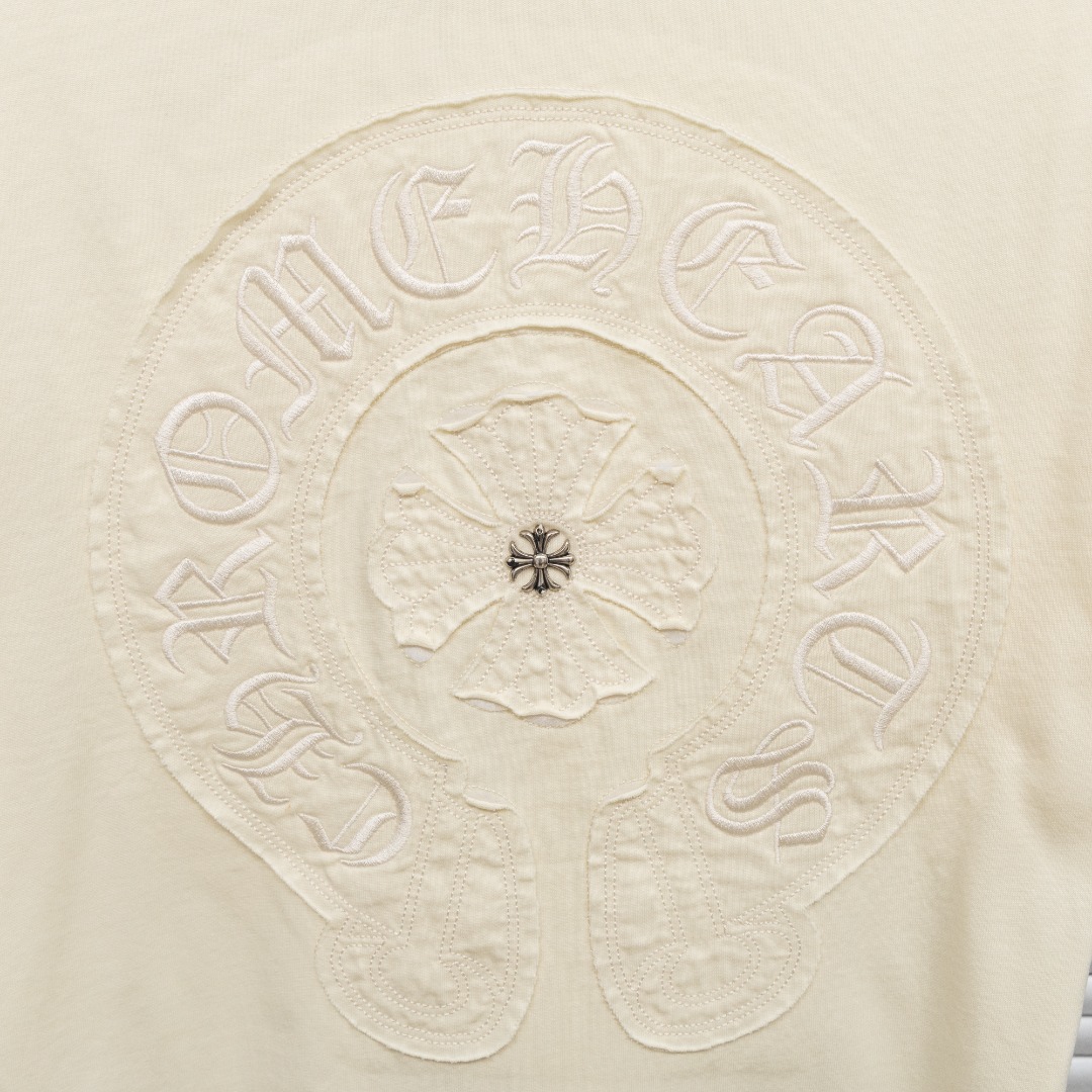 Chrome Hearts 款式：克罗心CH梵文马蹄贴布金属十字架工艺短袖